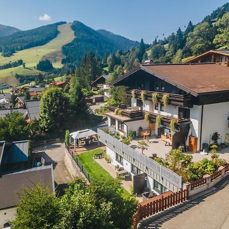 Pension Vier Jahreszeiten Saalbach-Hinterglemm Buitenkant foto